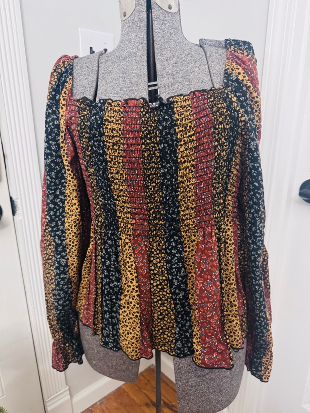 Women’s Sugarfox Ruched Floral Blouse with Puff Sleeves size Large